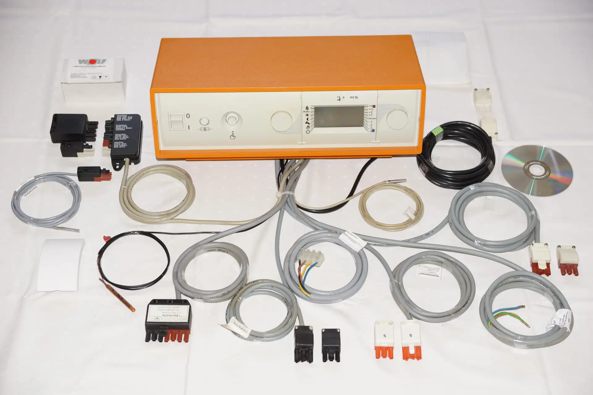 Wolf R16 4W DigiCompact 8810957 Kesselregelung – Produktansicht