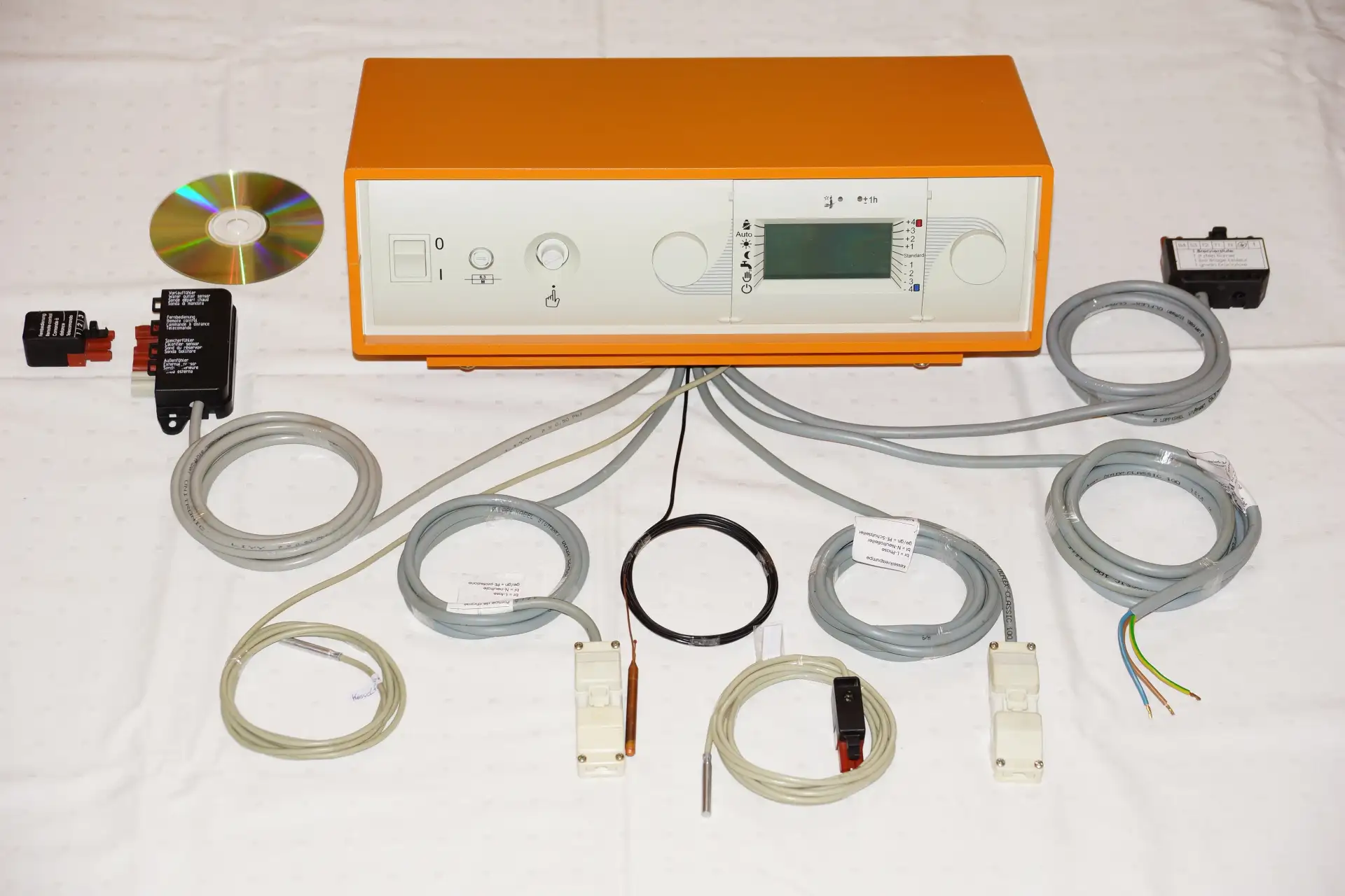 Wolf R12 4W DigiCompact 8810956 Kesselregelung – Produktansicht