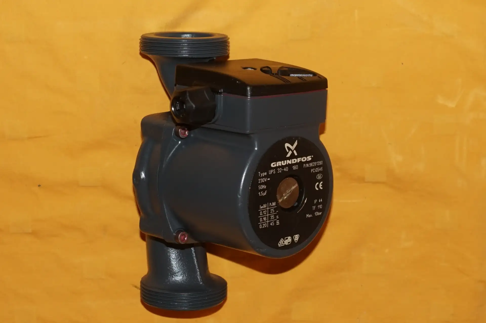 Grundfos UPS 32 – 40 Heizkreispumpe – Produktansicht