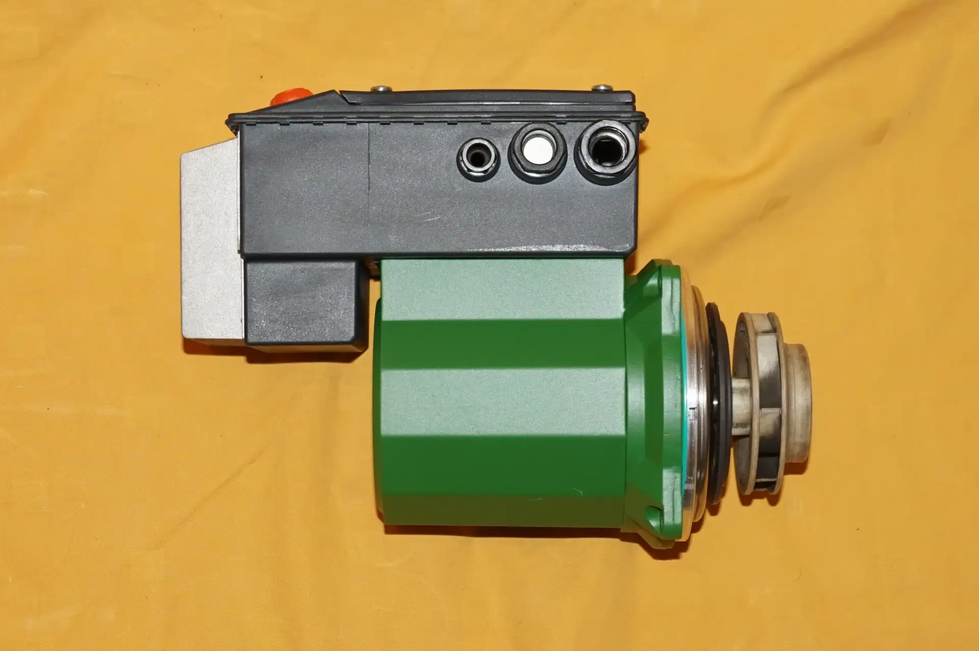 Wilo TOP E40/1-7 Heizkreispumpe ohne Sockel – Ansicht 4