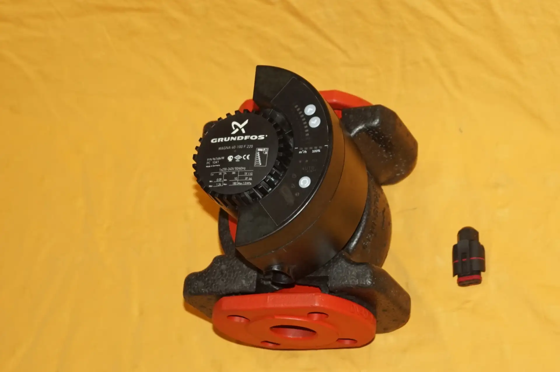Grundfos Magna 40-100F Heizungspumpe – Ansicht 2