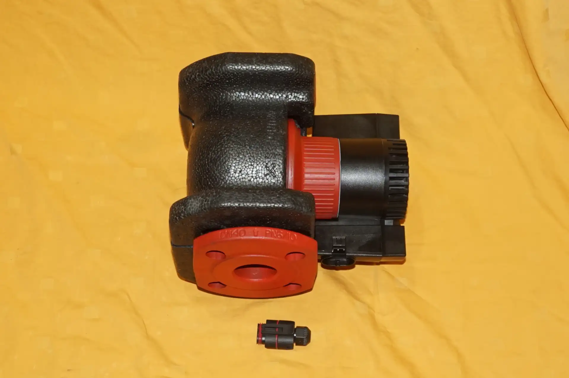 Grundfos Magna 40-100F Heizungspumpe – Ansicht 4