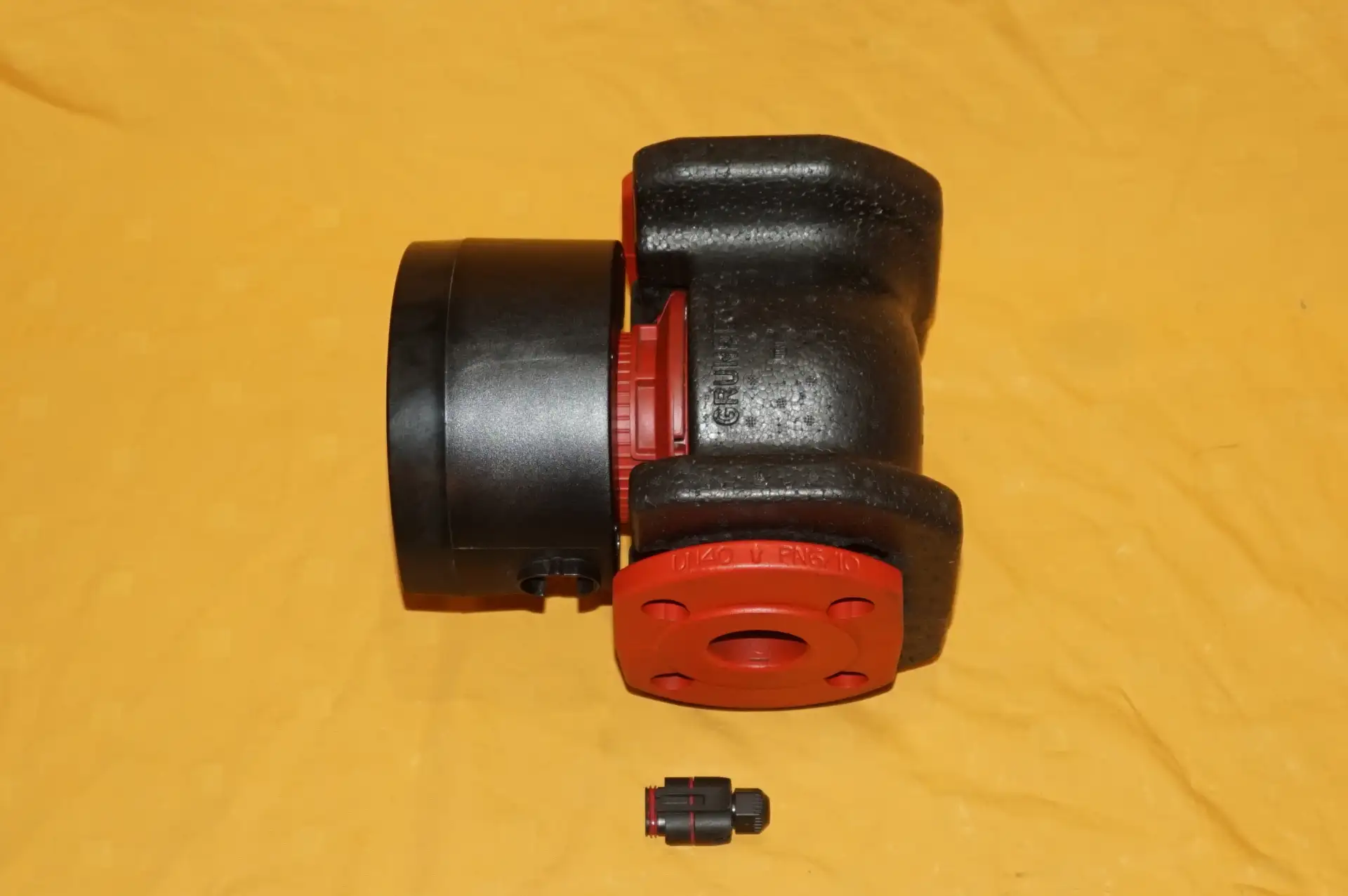 Grundfos Magna 40-100F Heizungspumpe – Ansicht 3