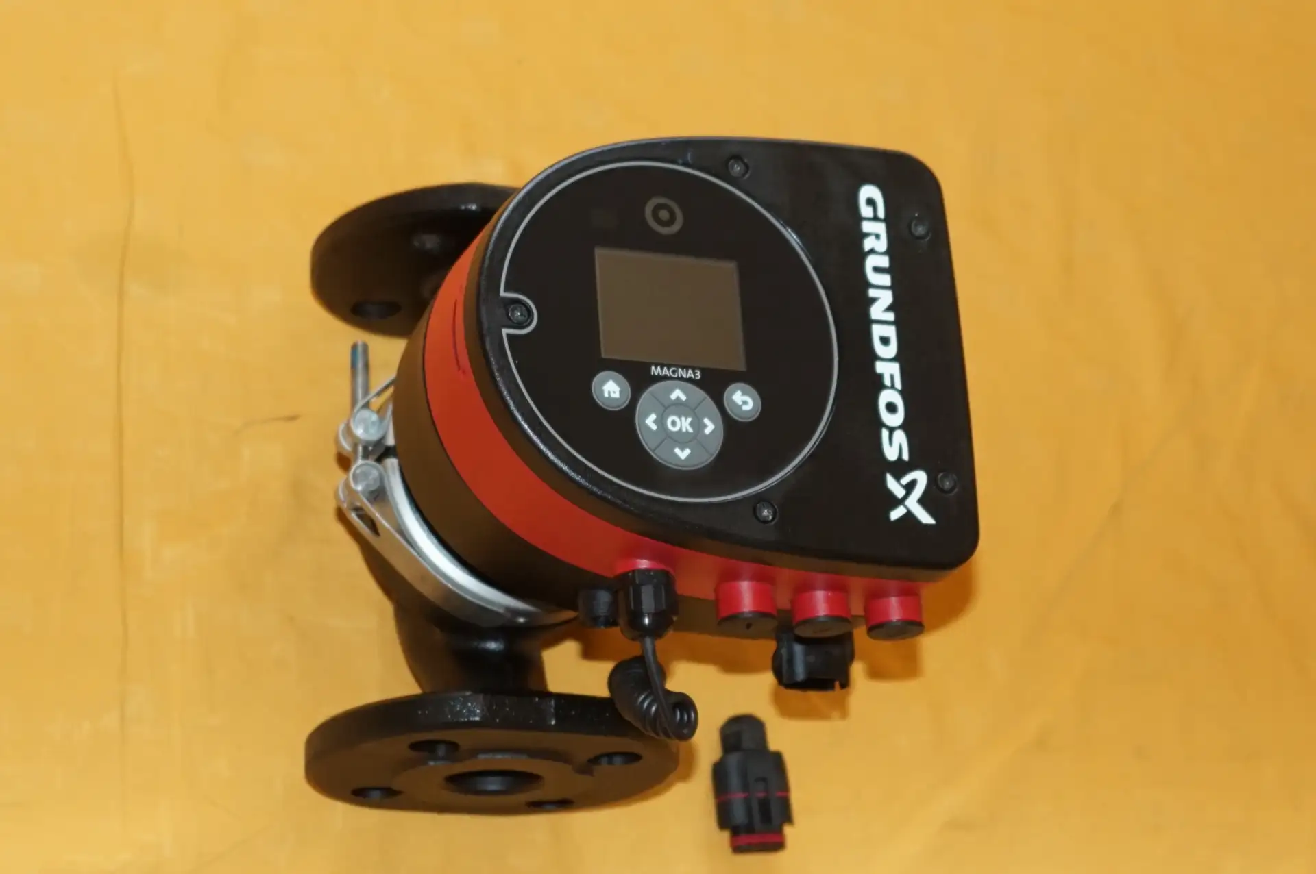 Grundfos Magna 3  32-100 F Heizungspumpe UNBENUTZT – Produktansicht