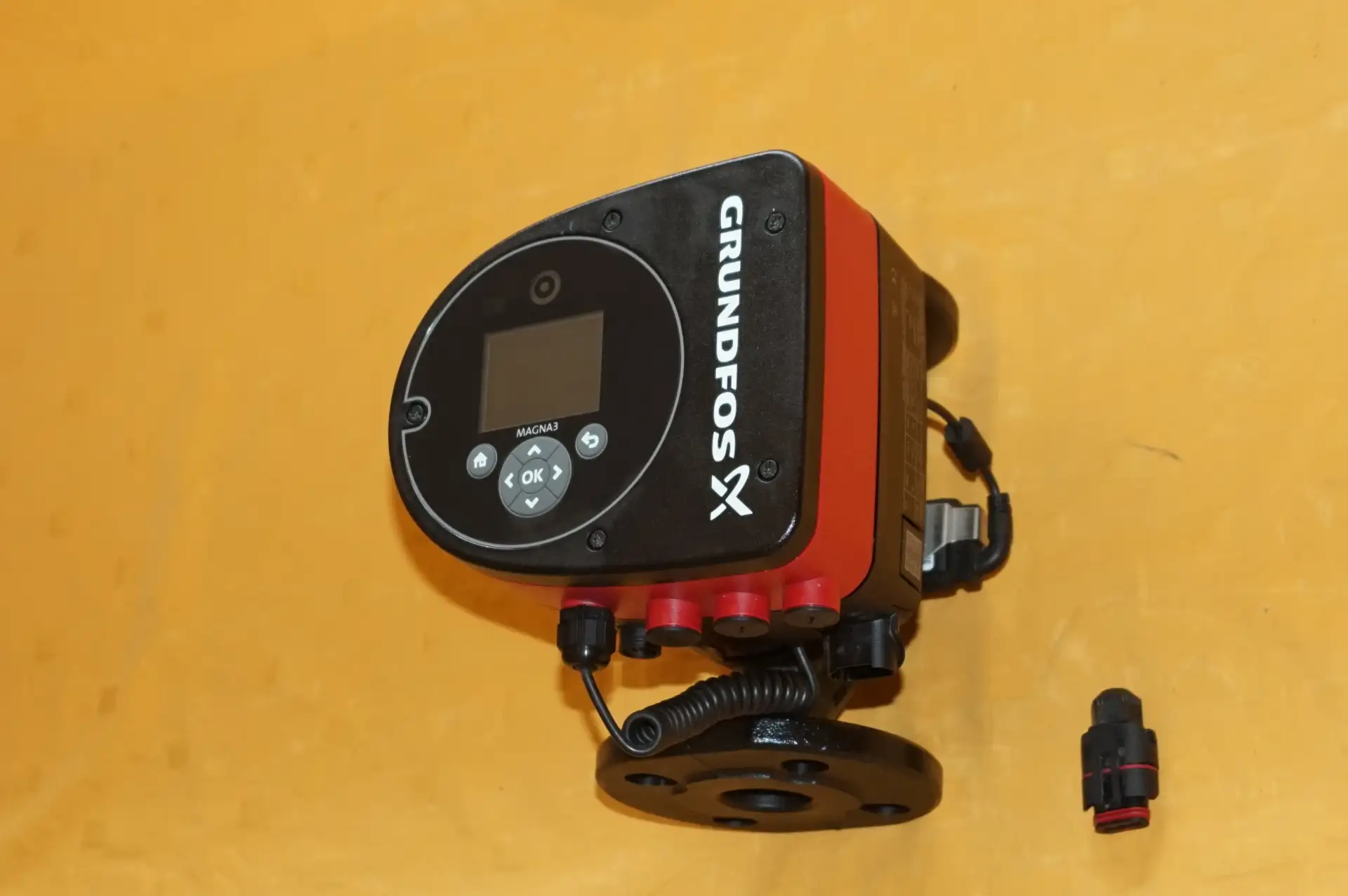Grundfos Magna 3  32-100 F Heizungspumpe UNBENUTZT – Ansicht 3