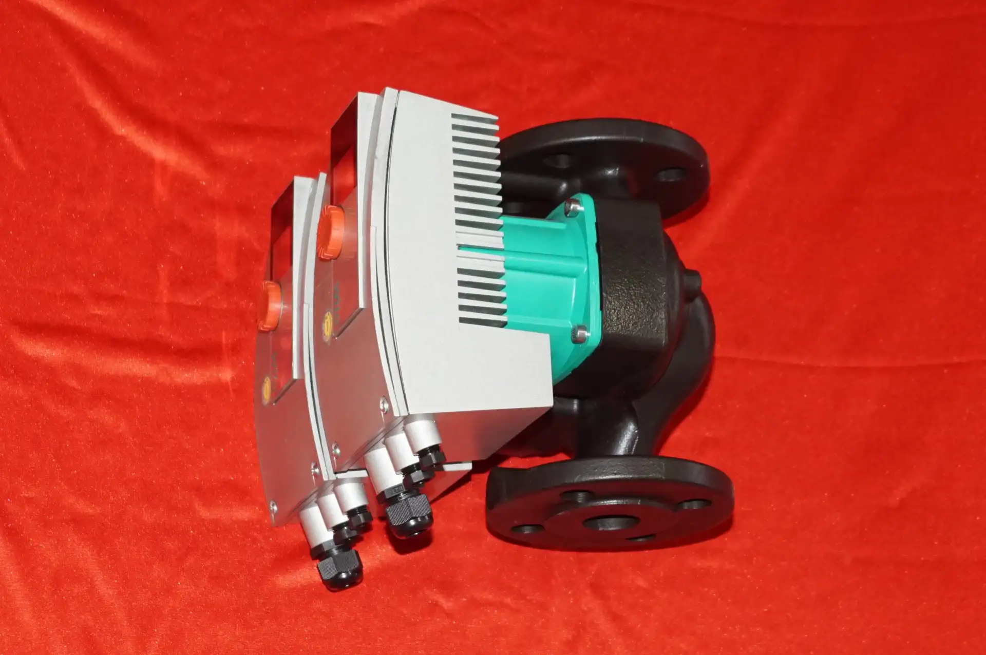 Wilo Stratos D 32 /1-8 Hocheffizienzpumpe Doppelpumpe – Produktansicht