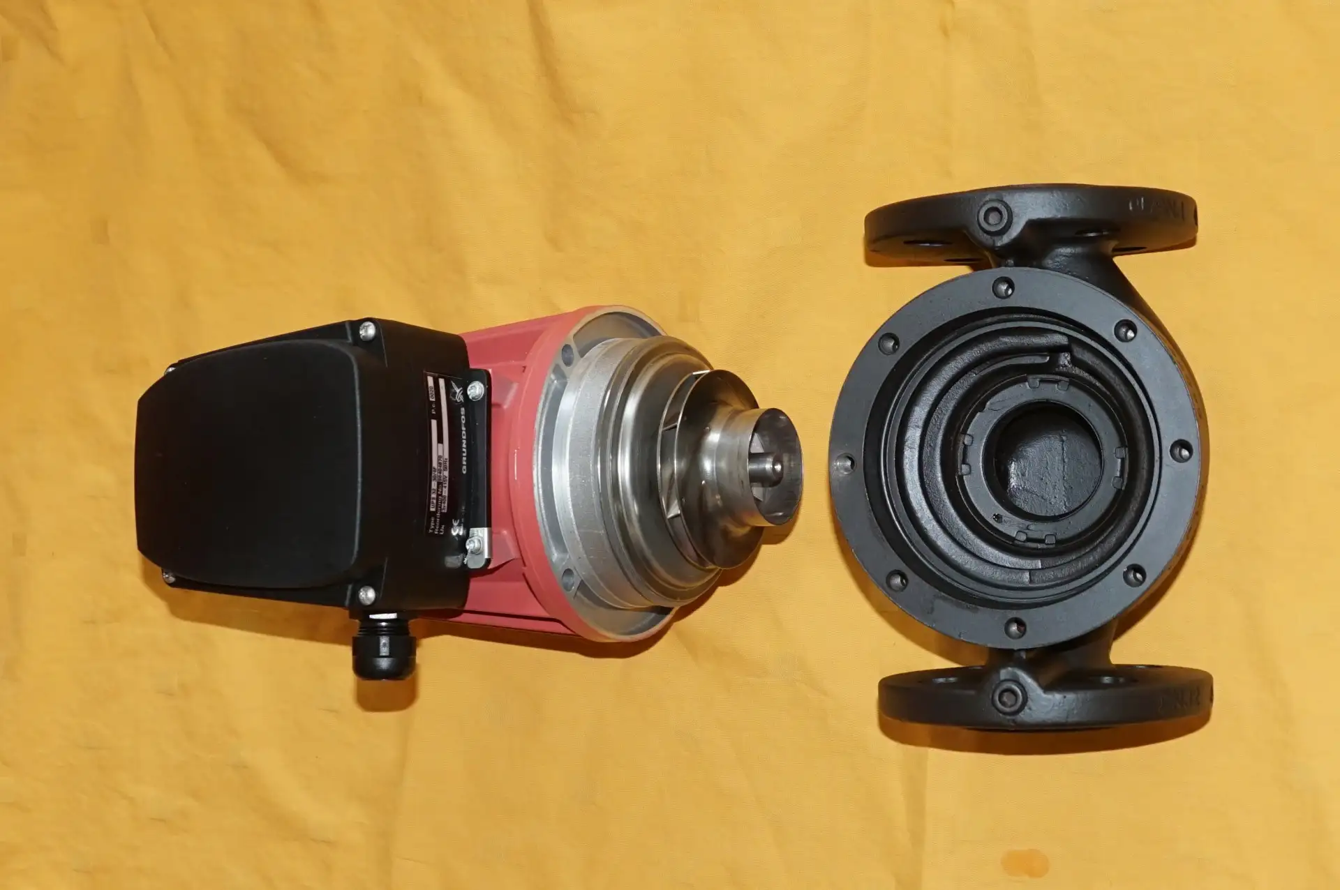 Grundfos UPS 32 – 30 F Heizungspumpe  UNBENUTZT – Ansicht 10