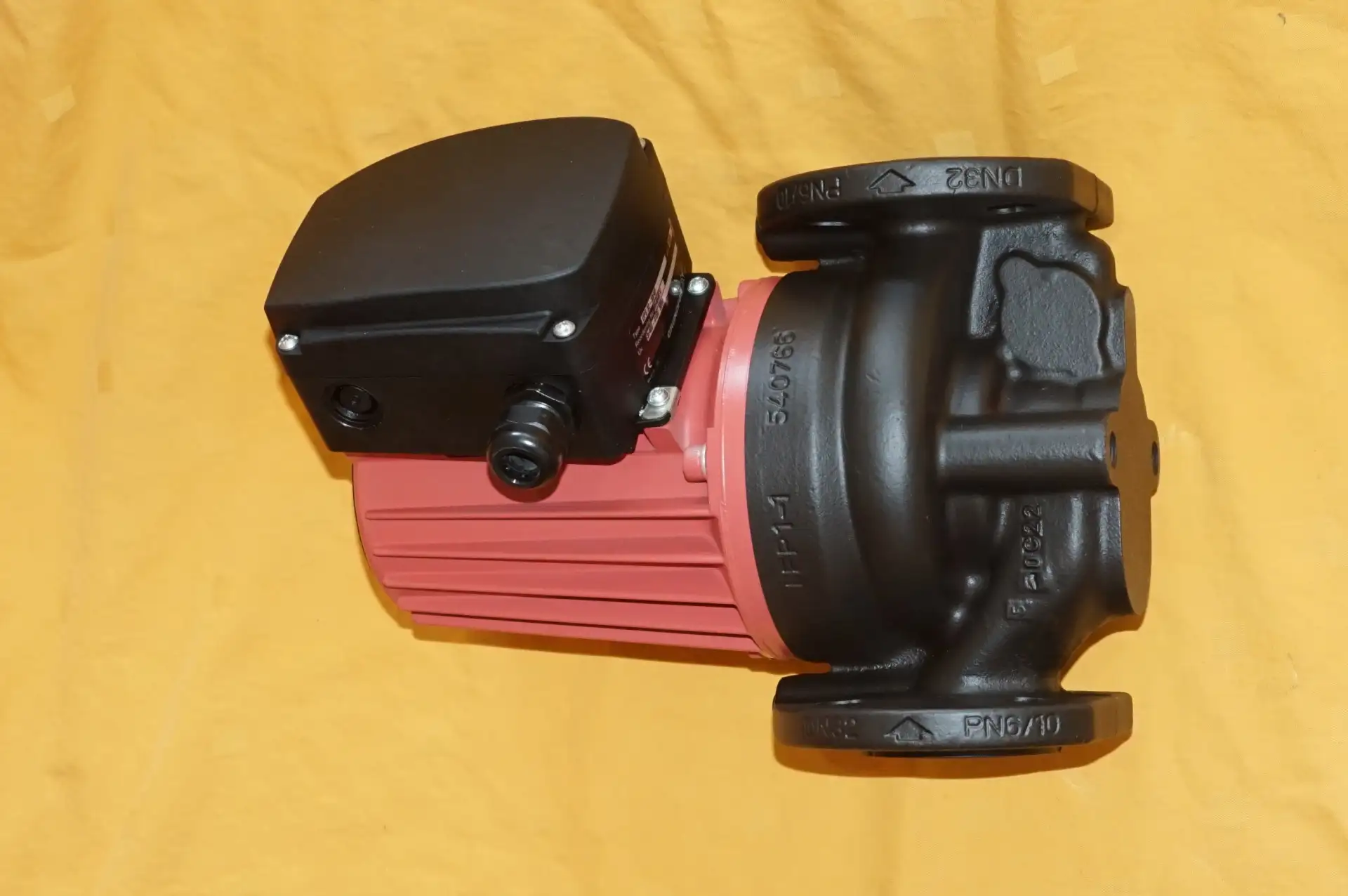 Grundfos UPS 32 – 30 F Heizungspumpe  UNBENUTZT – Ansicht 4