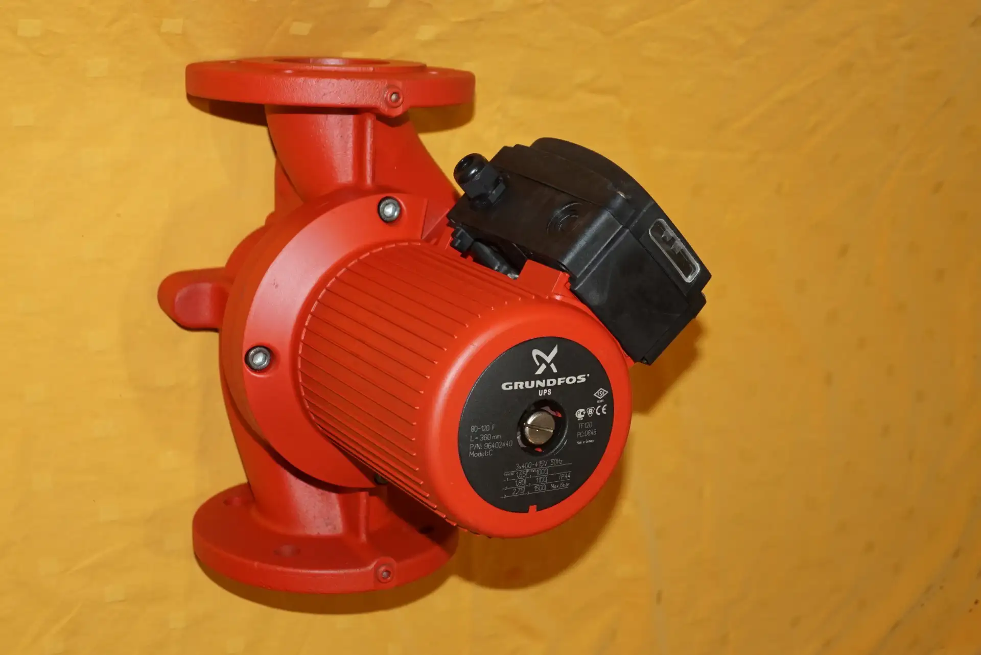 Grundfos UPS 80 – 120 F Heizungspumpe – Produktansicht