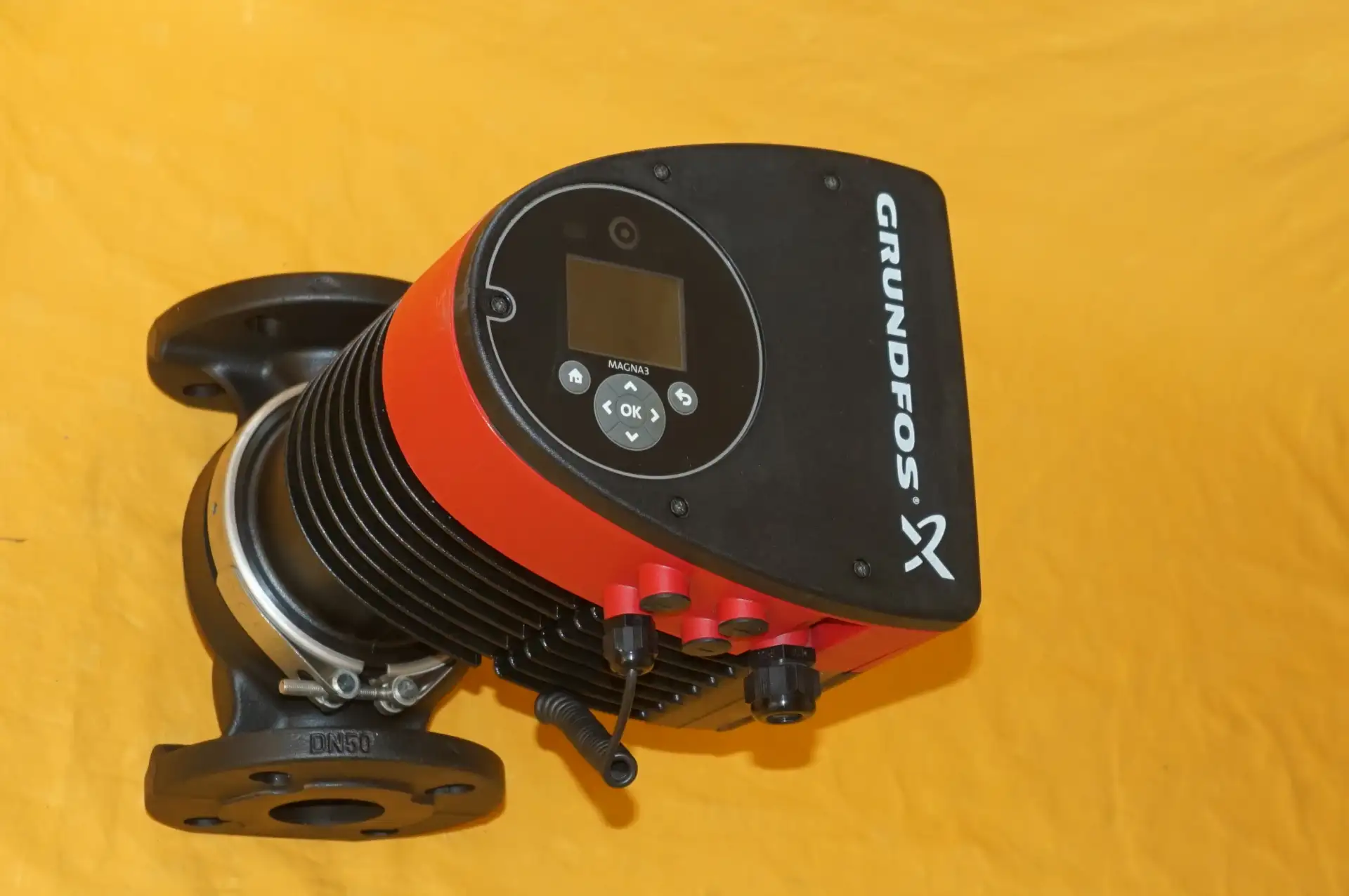 Grundfos Magna 3 50-40 F Heizungspumpe NEUWERTIG – Ansicht 3