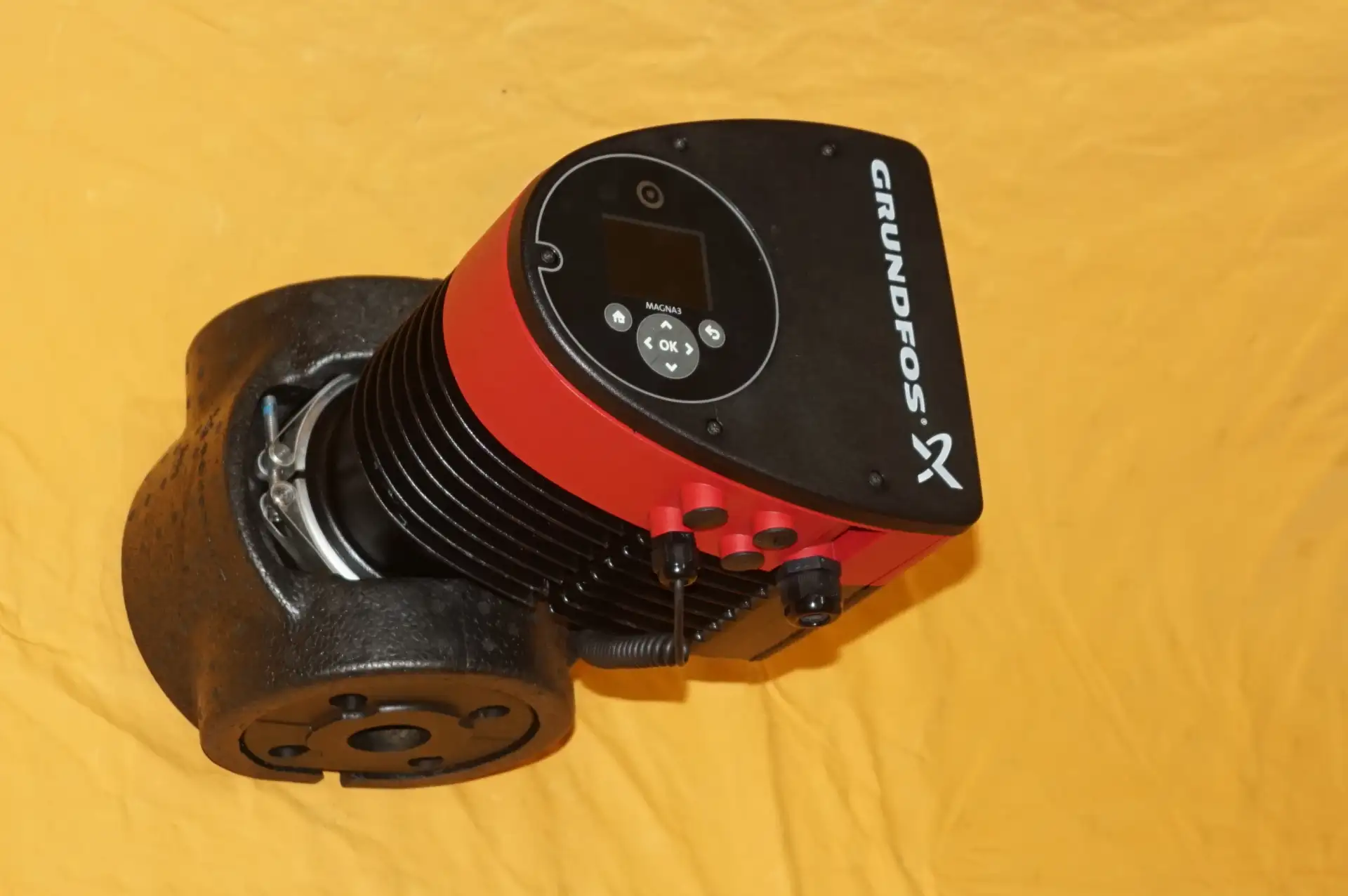 Grundfos Magna 3 40-100 F Heizungspumpe WIE NEU – Ansicht 2