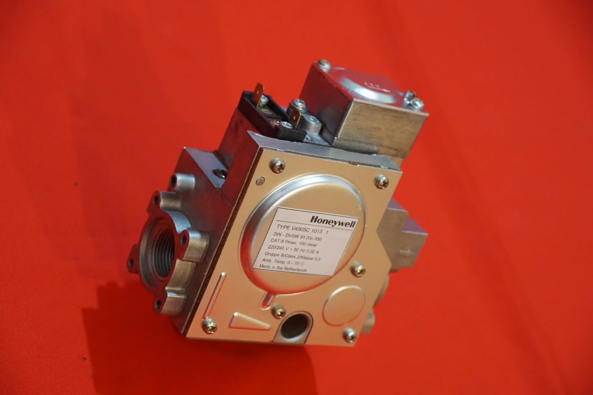 Honeywell Gaskombiregler V 4905C  1013 1