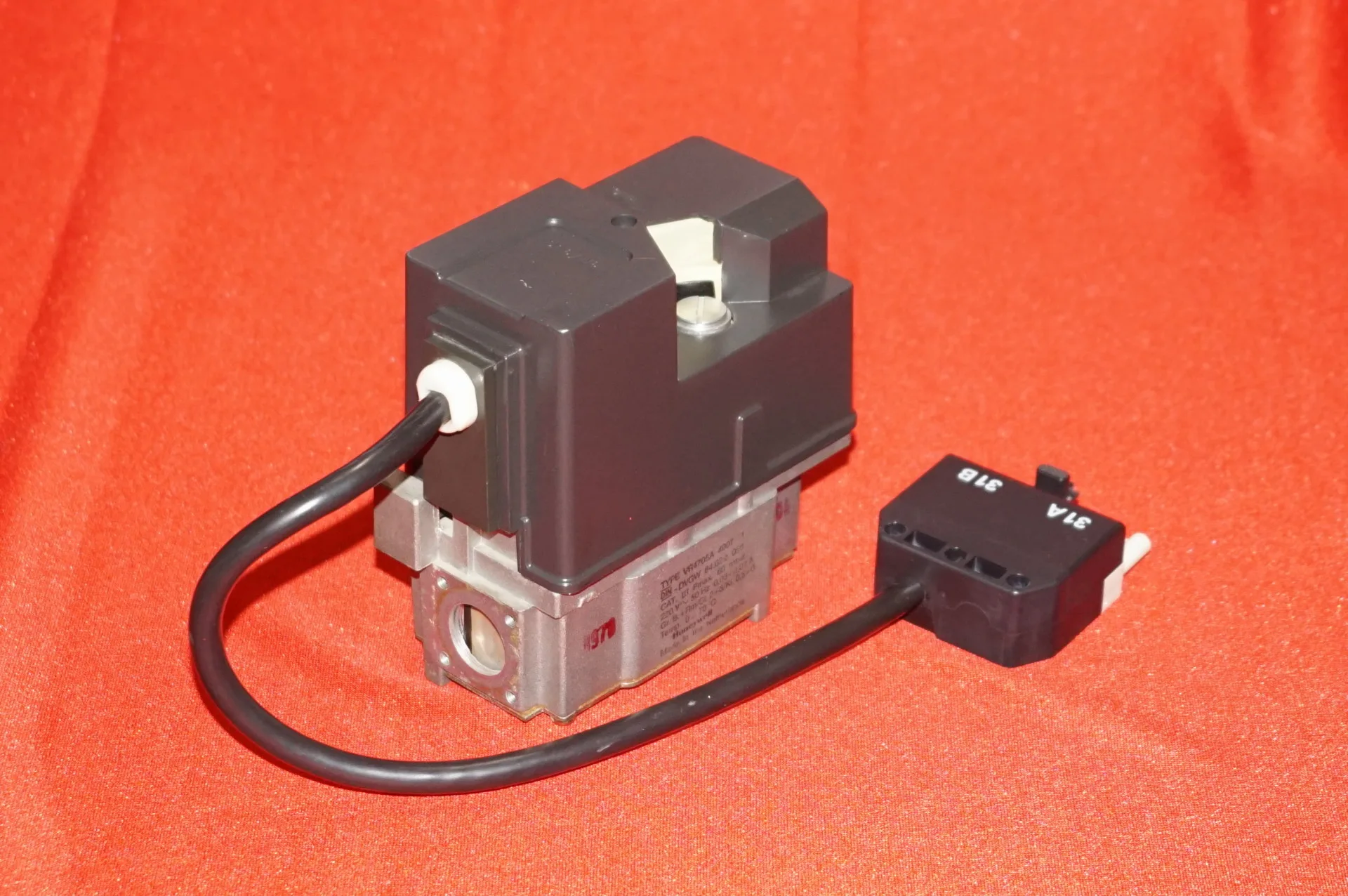 Honeywell Gaskombiregler VR4705A UNBENUTZT